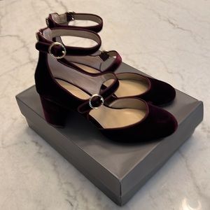 Ann Taylor Arielle Red (Burgundy) Velvet Maryjane Pump Sz 9M in box.